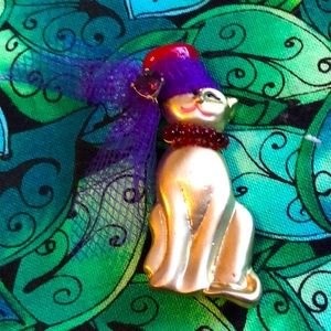 TC Jewelry Red Hat Cat Gold Tone Brooch